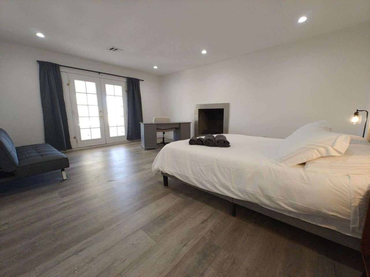 The Strip Is Just Around The Corner! Newly Renovated Luxury Modern Minimalist Villa With Large Pool! Las Vegas Dış mekan fotoğraf
