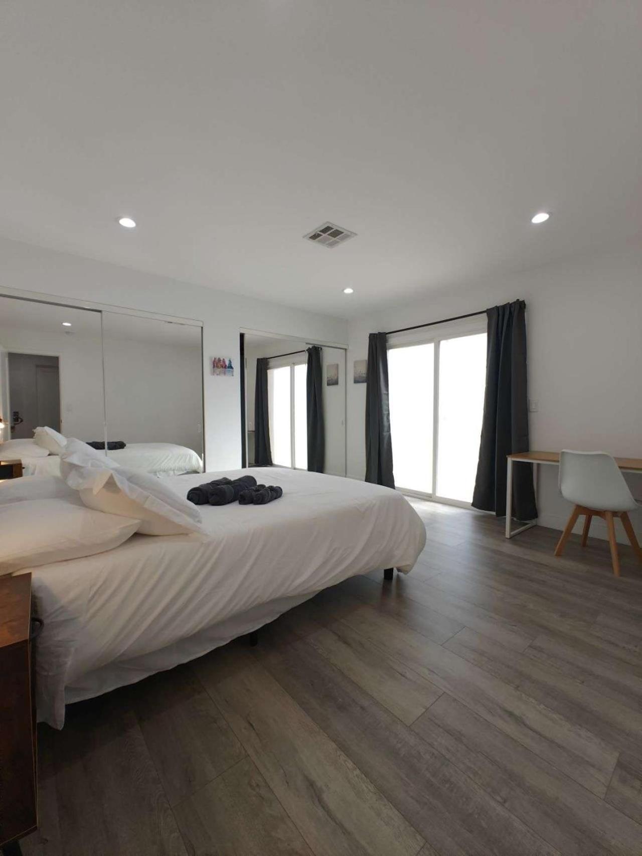 The Strip Is Just Around The Corner! Newly Renovated Luxury Modern Minimalist Villa With Large Pool! Las Vegas Dış mekan fotoğraf
