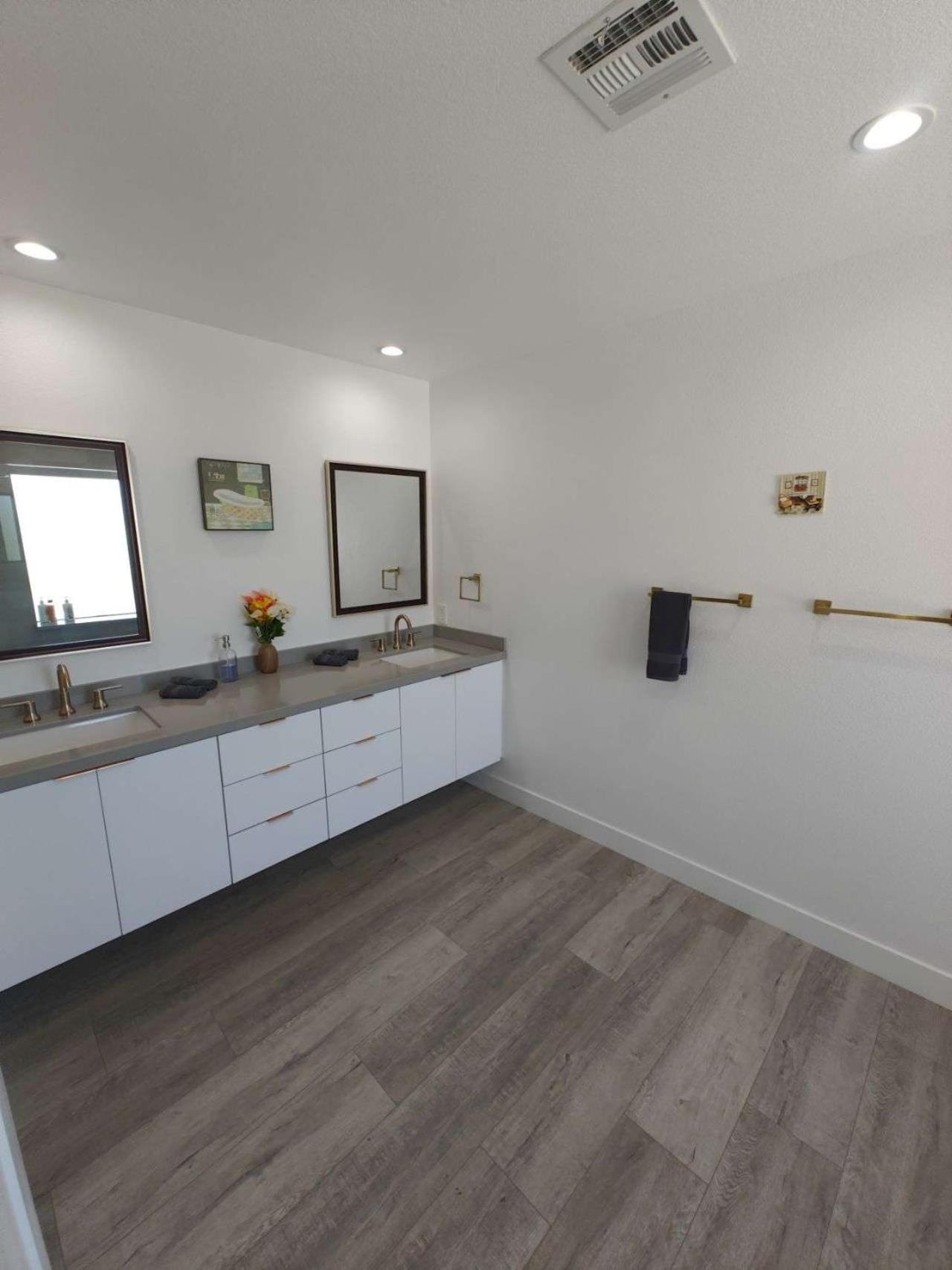 The Strip Is Just Around The Corner! Newly Renovated Luxury Modern Minimalist Villa With Large Pool! Las Vegas Dış mekan fotoğraf
