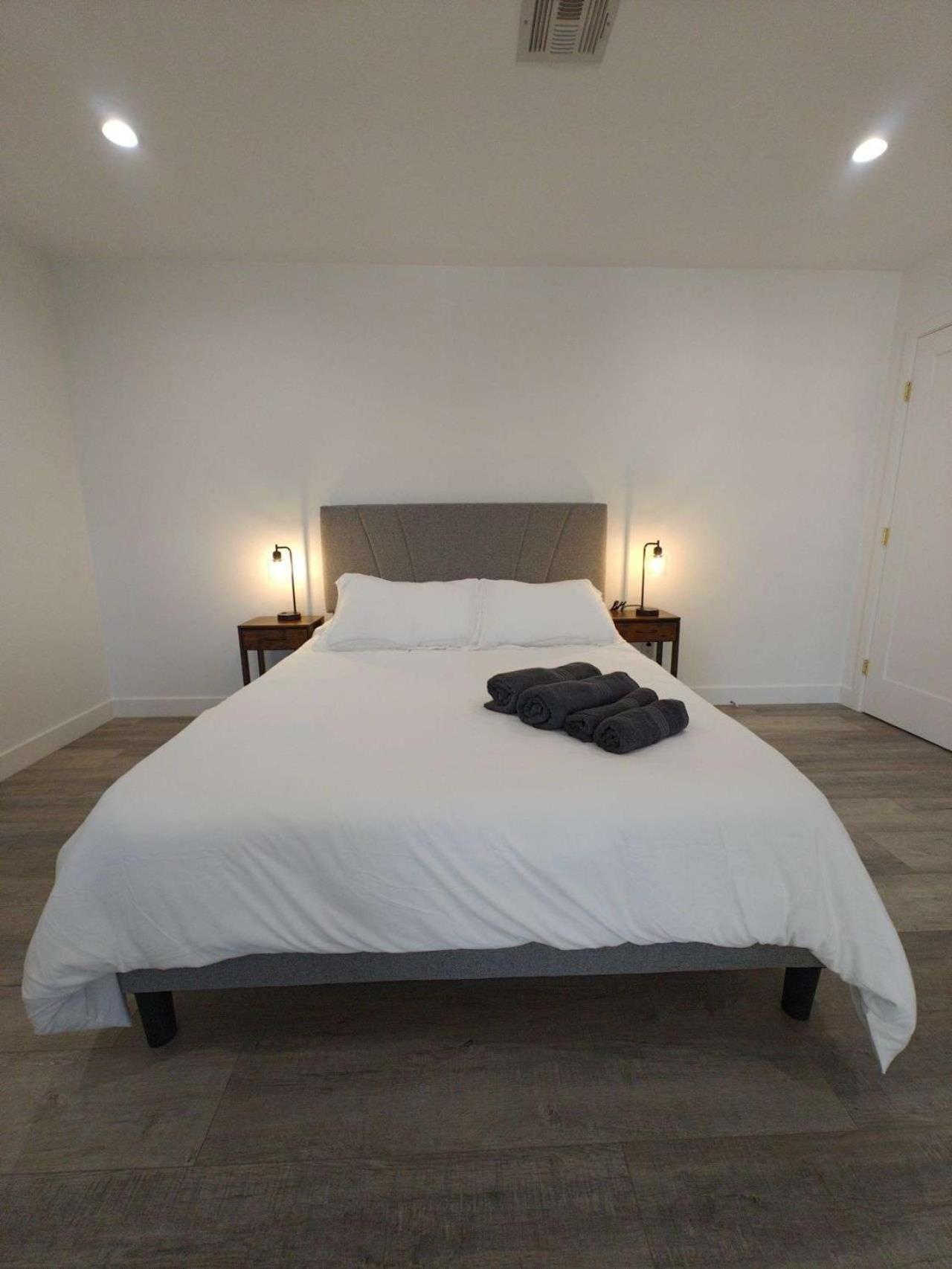 The Strip Is Just Around The Corner! Newly Renovated Luxury Modern Minimalist Villa With Large Pool! Las Vegas Dış mekan fotoğraf